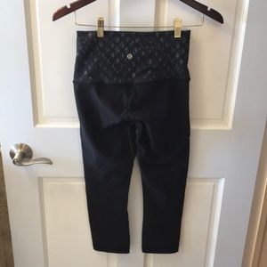Lululemon crop leggings size 6